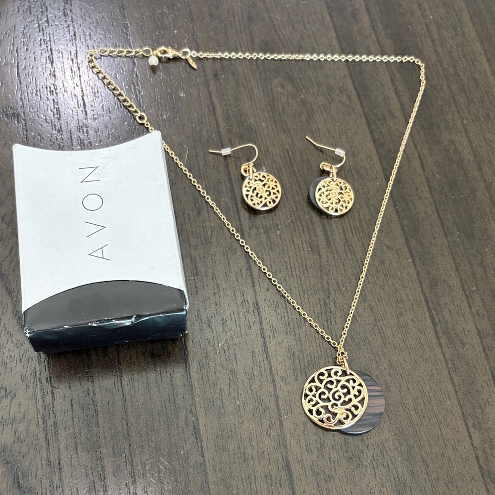 Avon Gold and Black Filigree Necklace Set